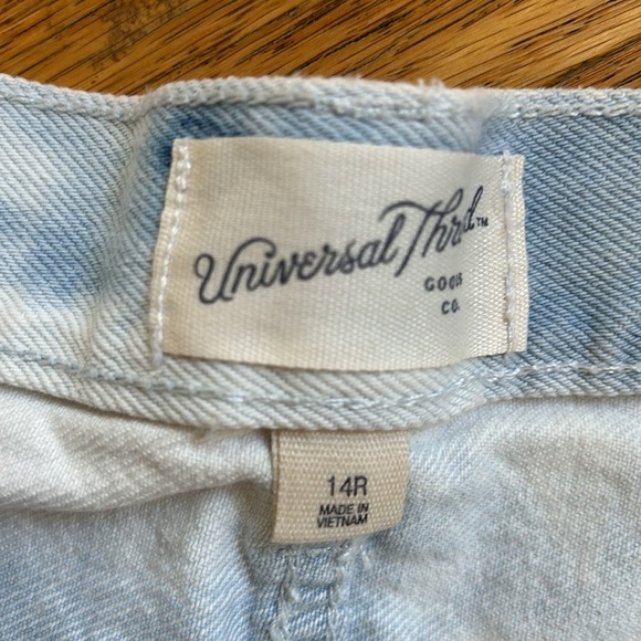 Women's Mid-Rise 90's Baggy Cloud Jeans - Universal Thread Light Wash new - Picture 8 of 8